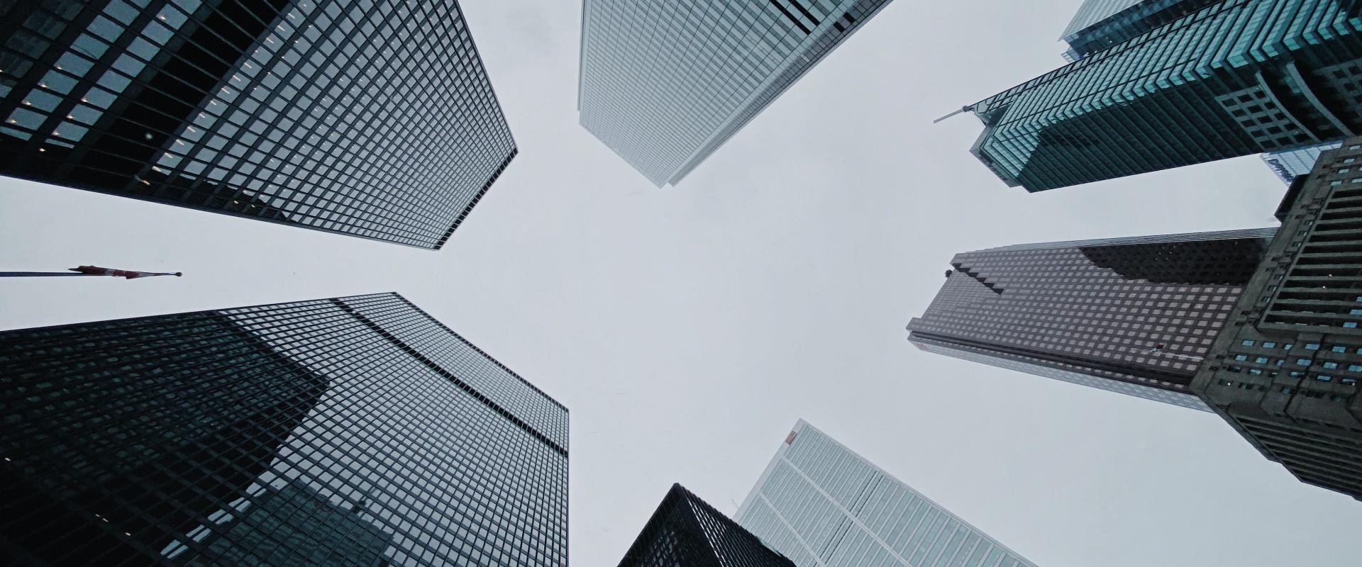 Photo en bas angle d'immeubles au centre-ville de Toronto